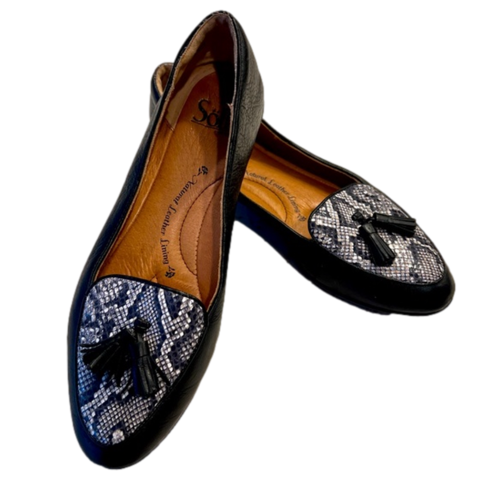 SOFFT snakeskin tassel black/white leather flats, EUC size 7.5
